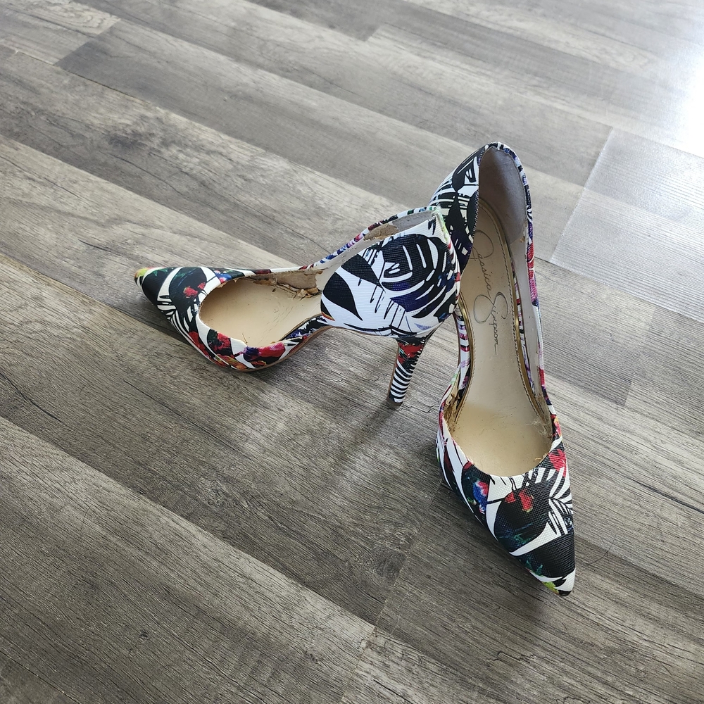 Jessica Simpson White Floral Pointed-Toe Stiletto Pumps